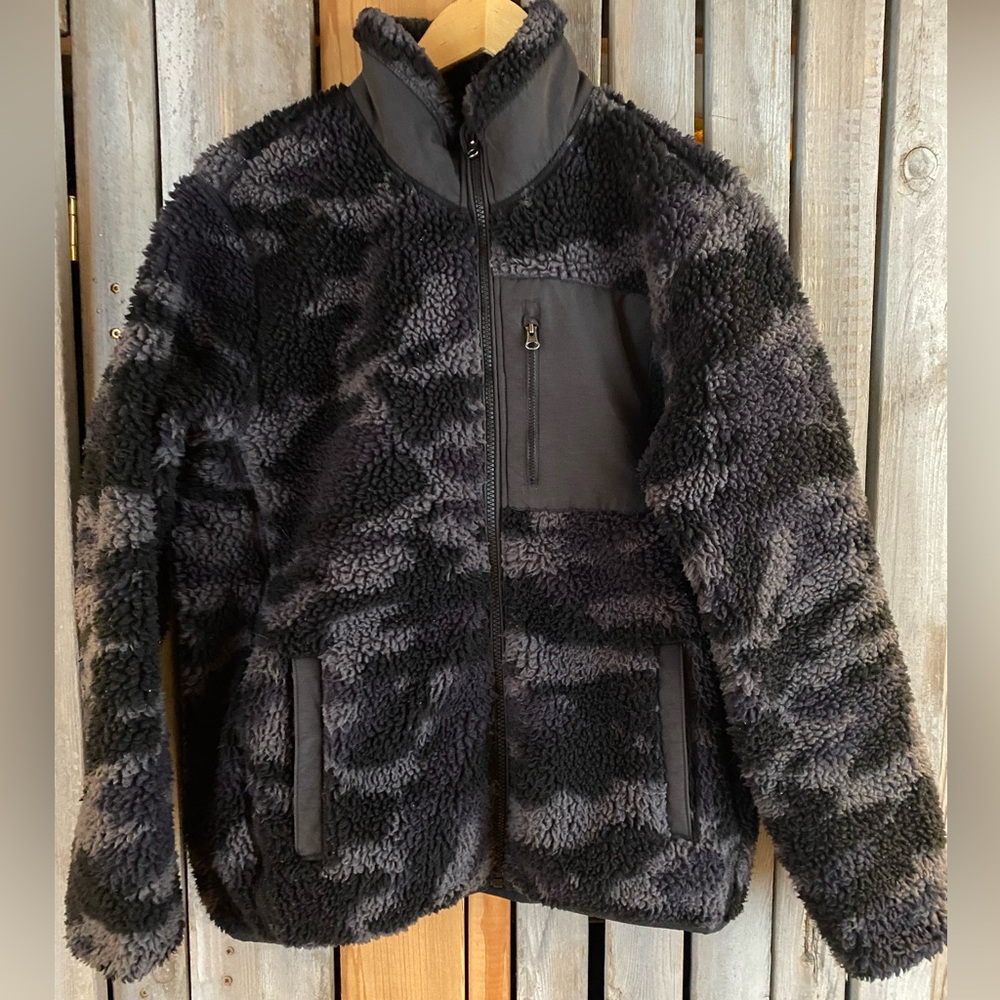 Uniqlo Camo Grey Black Sherpa Fleece Zipped Jacket Size L